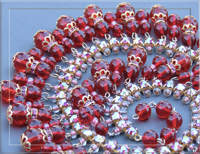 RICH RUBY RED GLASS DANGLING BEAD BIB NECKLACE.
