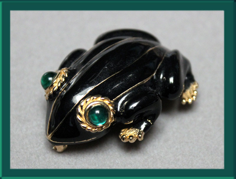Ciner-Black-Enamel-Frog-Brooch-with-Green-Cab-Eyes