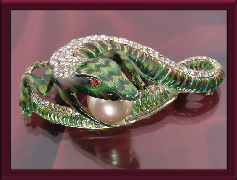 Corocraft-Enamel-Lizard with-Pearl-'Jewels-of-Fantasy'-Pave-Encrusted-Brooch