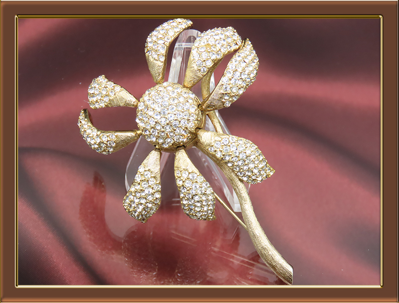 Les-Bernard-Sparkling-Golden-Flower