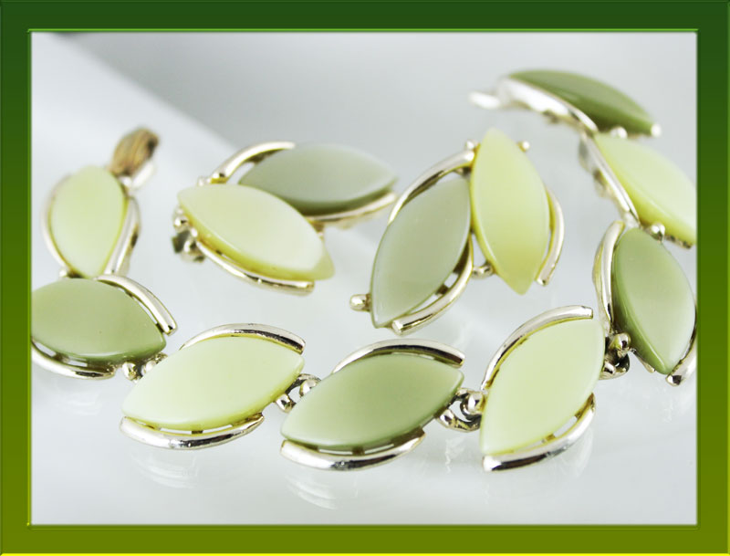 Pakula-Olive-Two-Tone-Thermoset-Necklace-and-Earrings