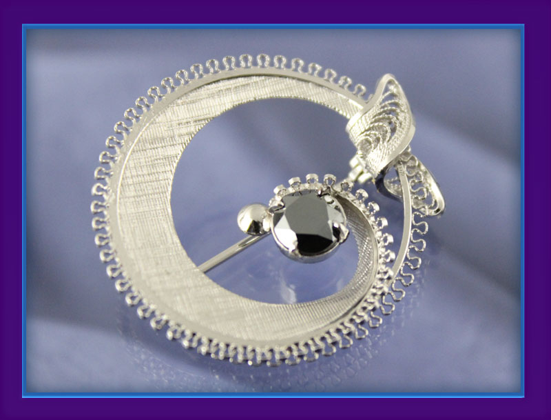 A lovely dainty Sorrento filagree brooch simply stated with one faceted Hematite RS