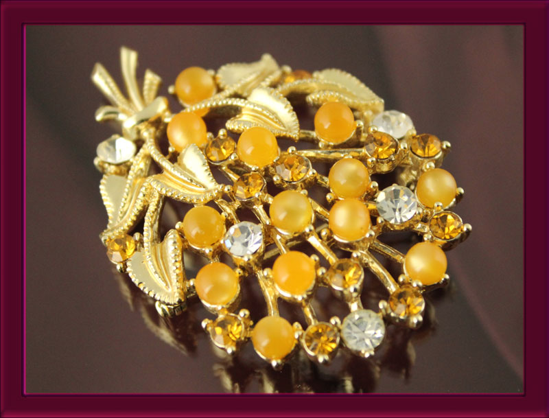 A sweet Star brooch of citrus moon glow beads and RS.