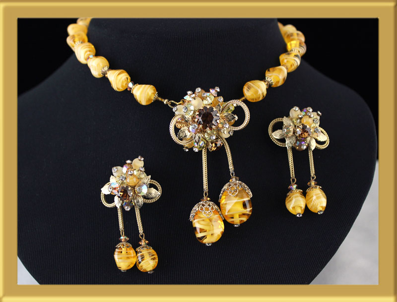 Vendome-Artglass-Rhinestone-Bow-Earrings-and-Necklace