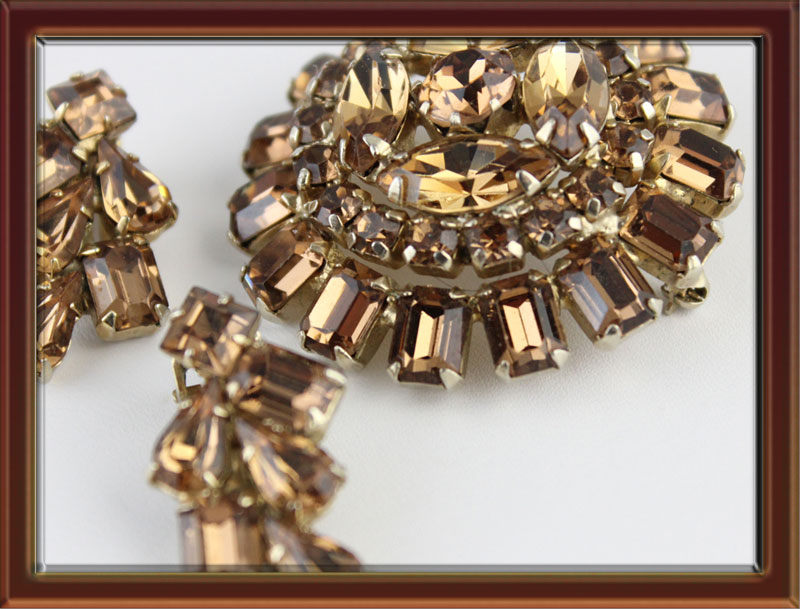 Weiss Colorado Topaz Emerald Shaped and Chaton Rhinestones Brooch and Earrings