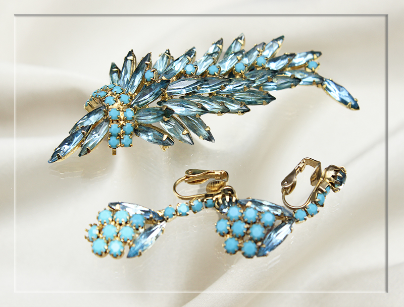 Glass sapphire set in tri-gold tone setting with sapphire bullet cabochons